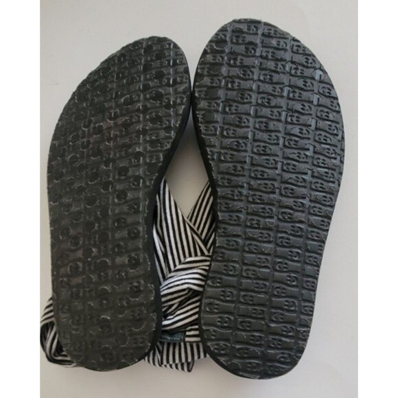 New Sanuk 'Lil Yoga Sling' Sandals Black/White Striped Girls SZ 11-12 Flip-Flops - Picture 6 of 7